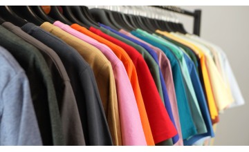 Jak należy prać barwione koszulki?